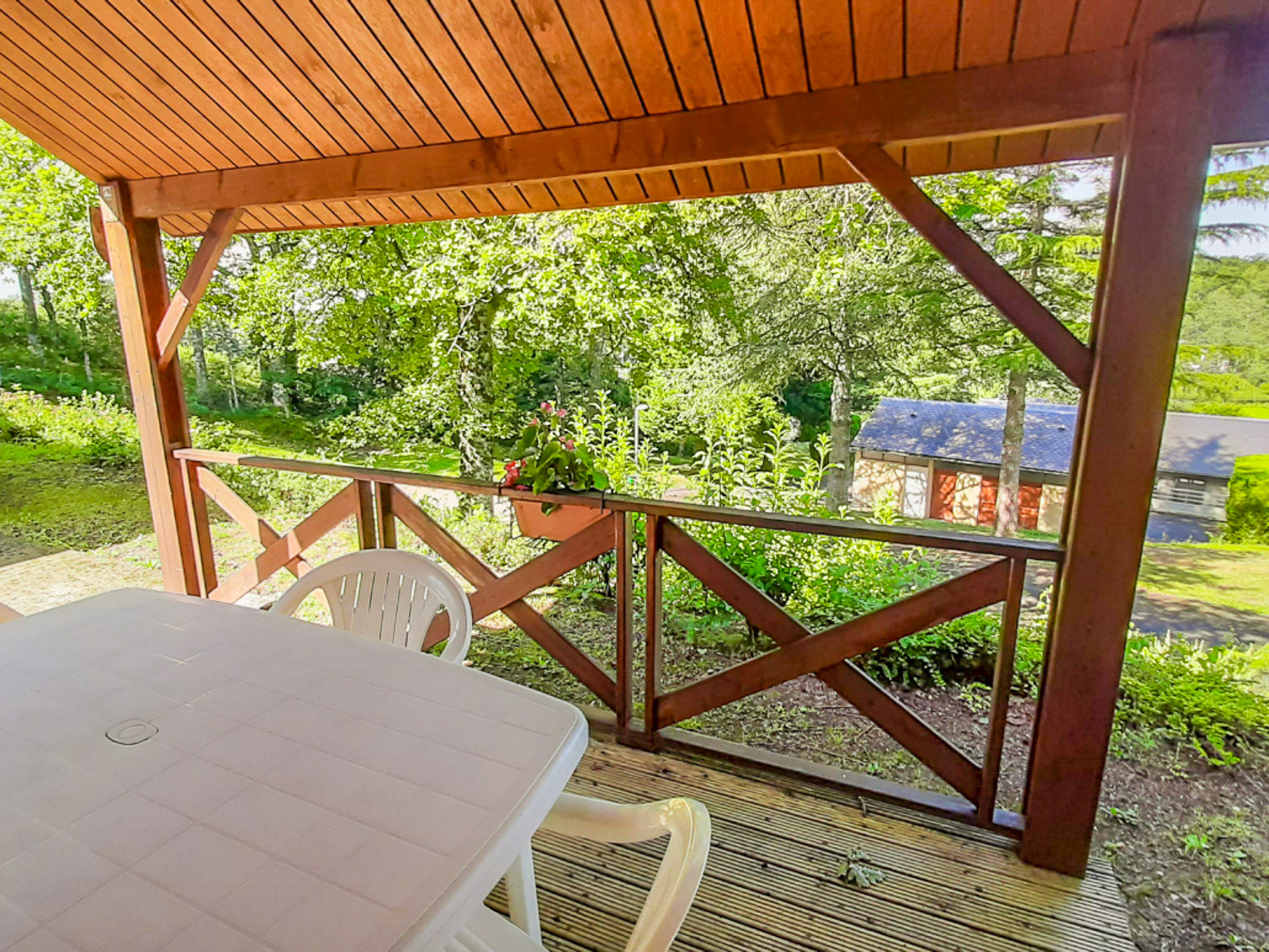 extérieur_Chalets-1030x773 gite de charme marvejols